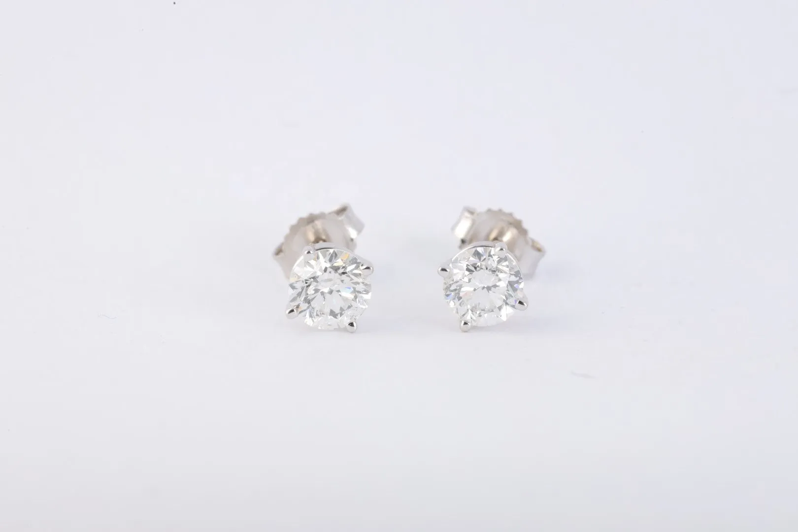 14k White Gold 0.80tcw Diamond Stud Earrings (0.89g.)