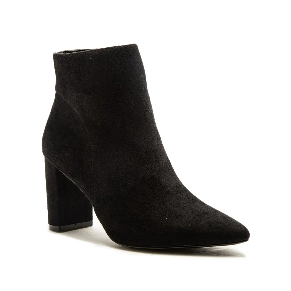 Qupid Meier Black Stretch Suede Boot